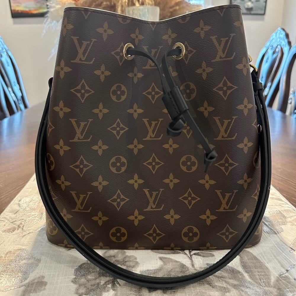 🎀SOLD🎀 Louis Vuitton NéoNoé MM